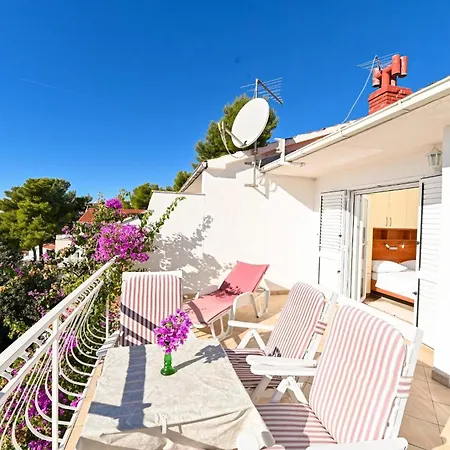 アパート Vlado トロギール